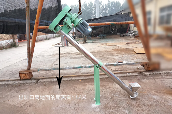 小型號的螺旋輸送機(jī)出料口